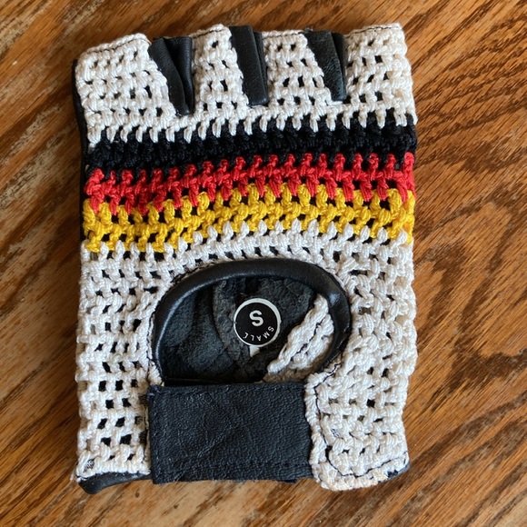 Fingerless Gloves Crochet & leather with Stripes - Picture 3 of 13